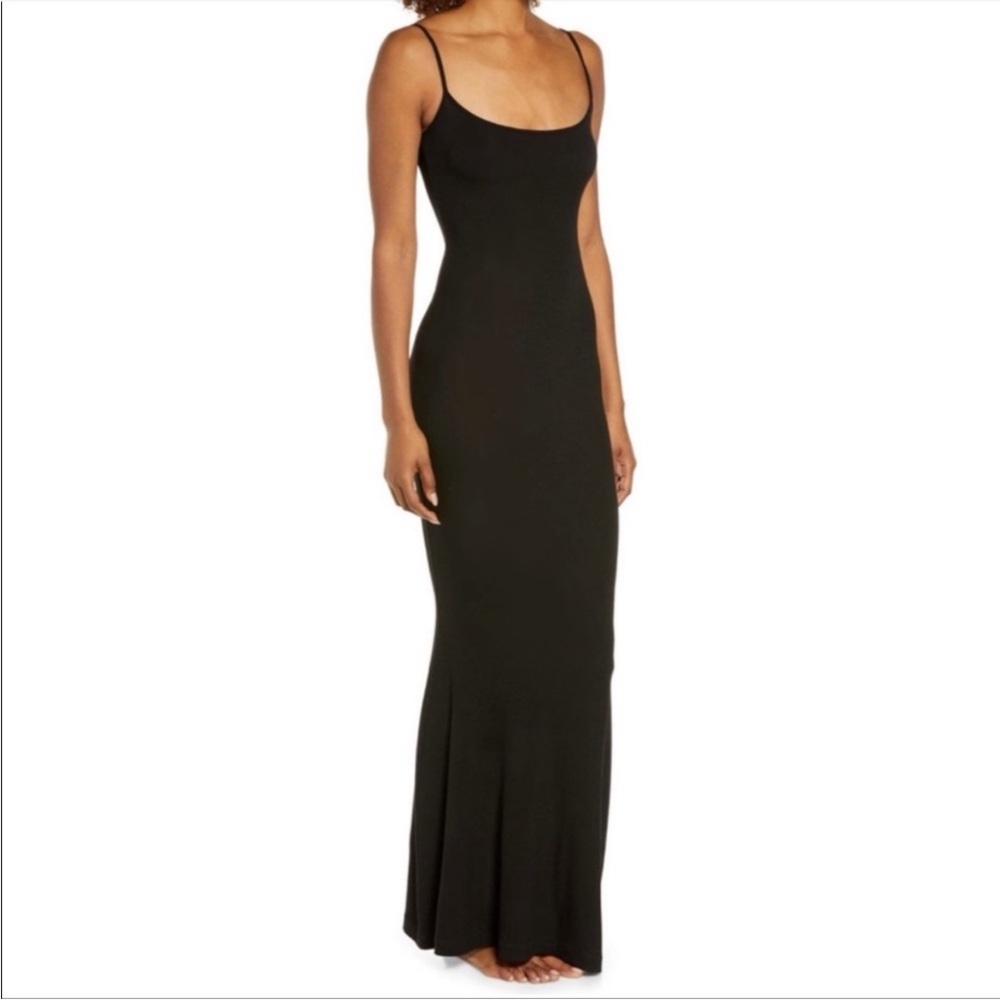 SKIMS size large black ribbed maxi dress , very slimming lots of stretch NWT